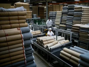 Linens China: Top Textile Manufacturer Excels in Guangzhou Fabric Market with RMB 260M Sales 2 自主生产与创新-亚麻生活纺织有限公司